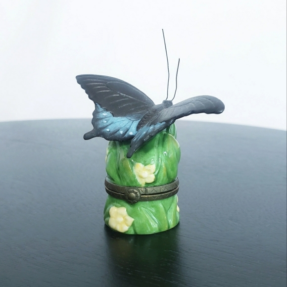 *Last Chance* Green Swallowtail Butterfly Porcelain Hinged Box PHB Midwest - Picture 2 of 12